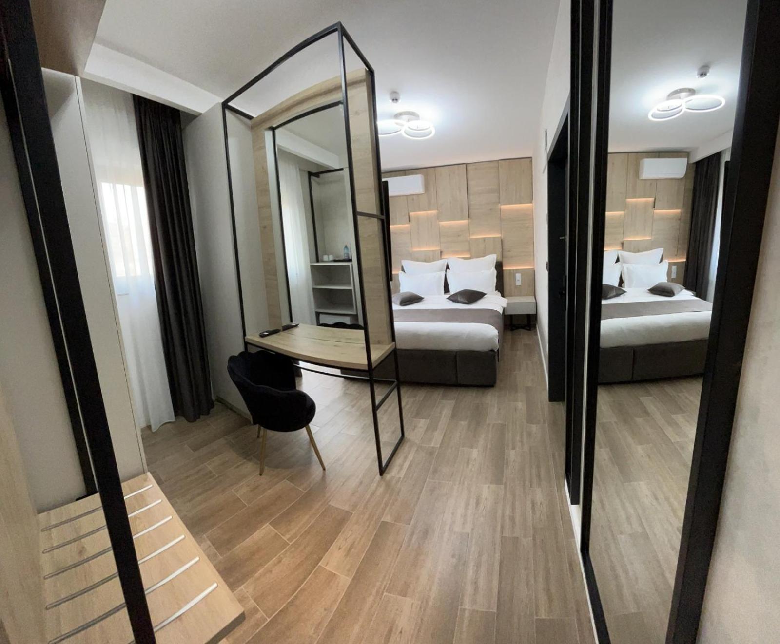 Monarc Boutique Aparthotel - Self Check-In Visan Esterno foto