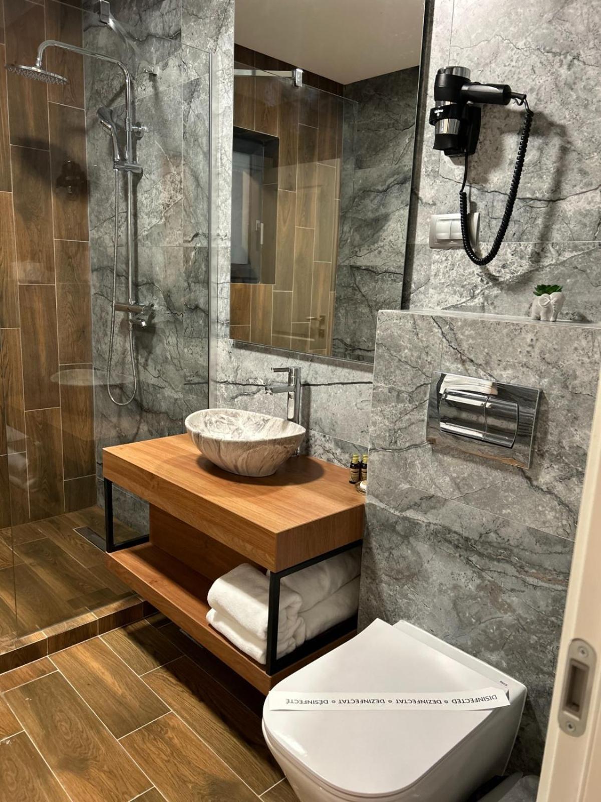Monarc Boutique Aparthotel - Self Check-In Visan Esterno foto