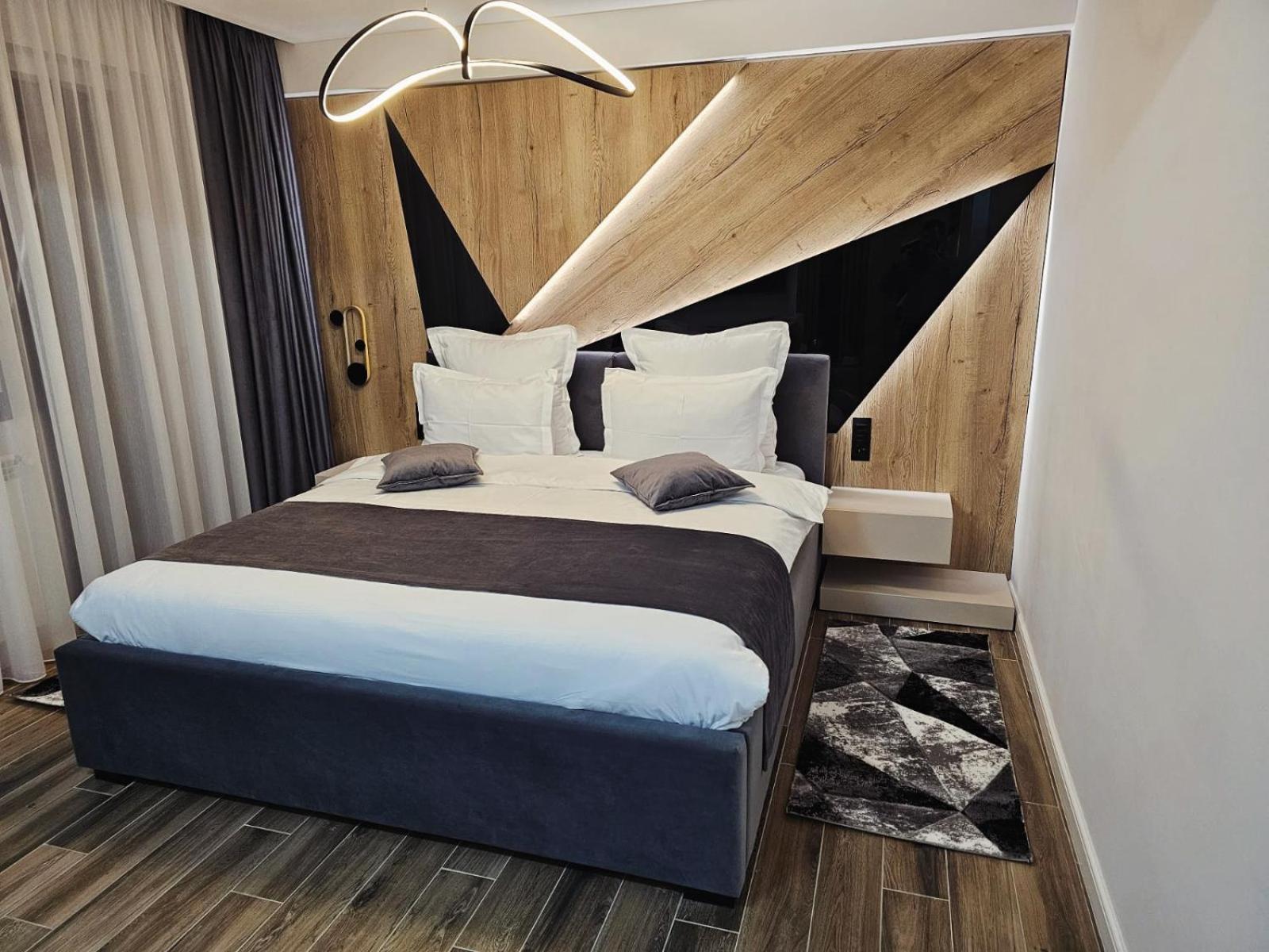 Monarc Boutique Aparthotel - Self Check-In Visan Esterno foto
