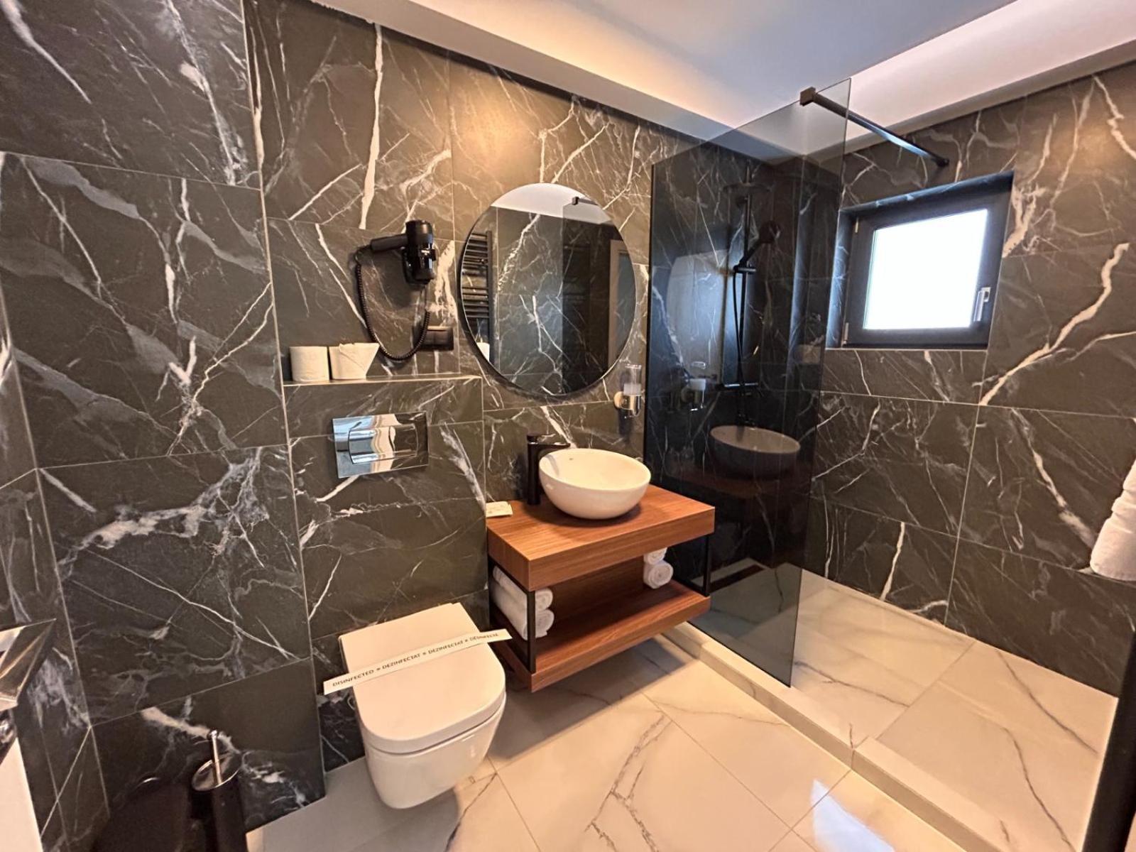 Monarc Boutique Aparthotel - Self Check-In Visan Esterno foto