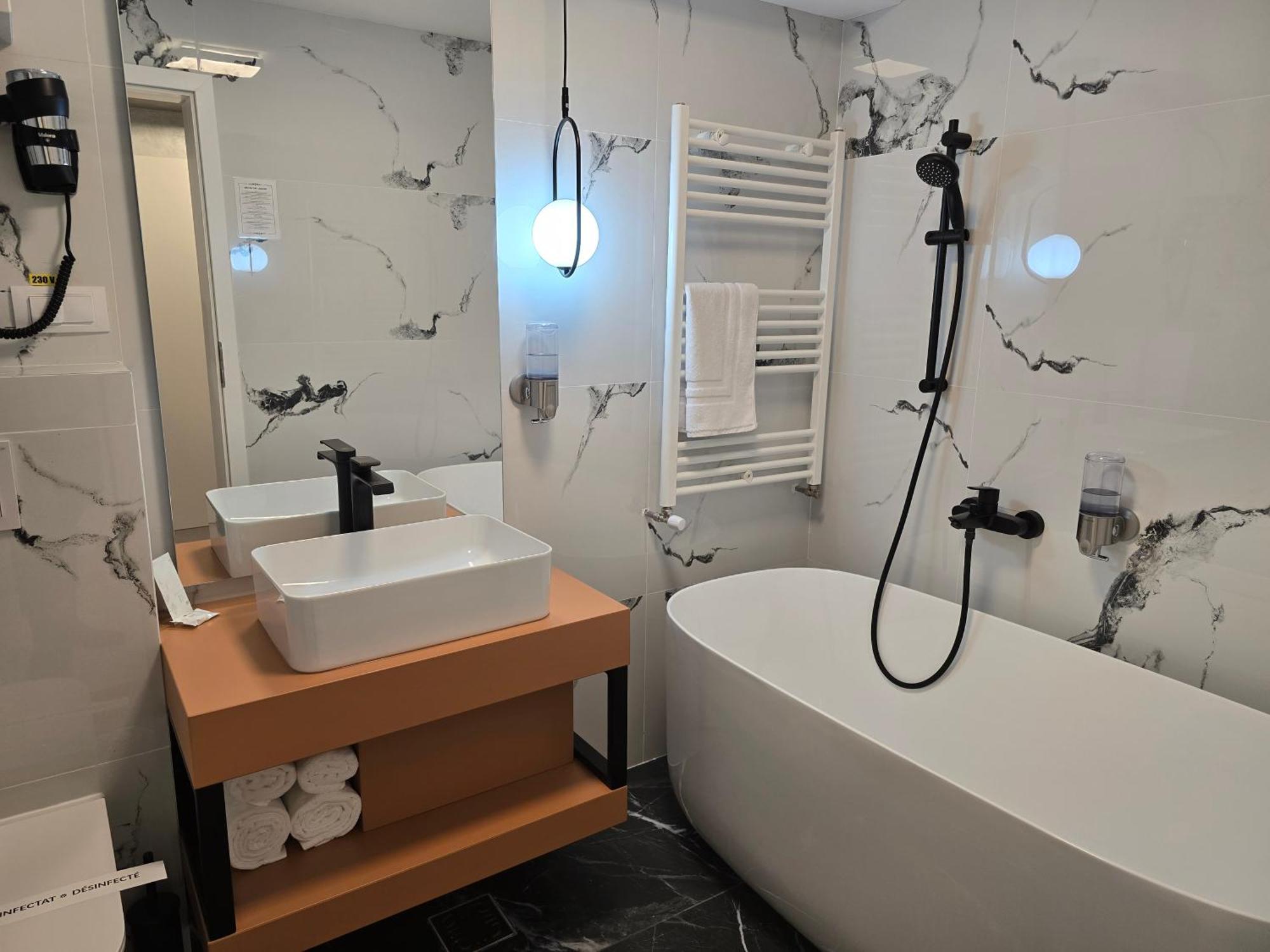 Monarc Boutique Aparthotel - Self Check-In Visan Esterno foto
