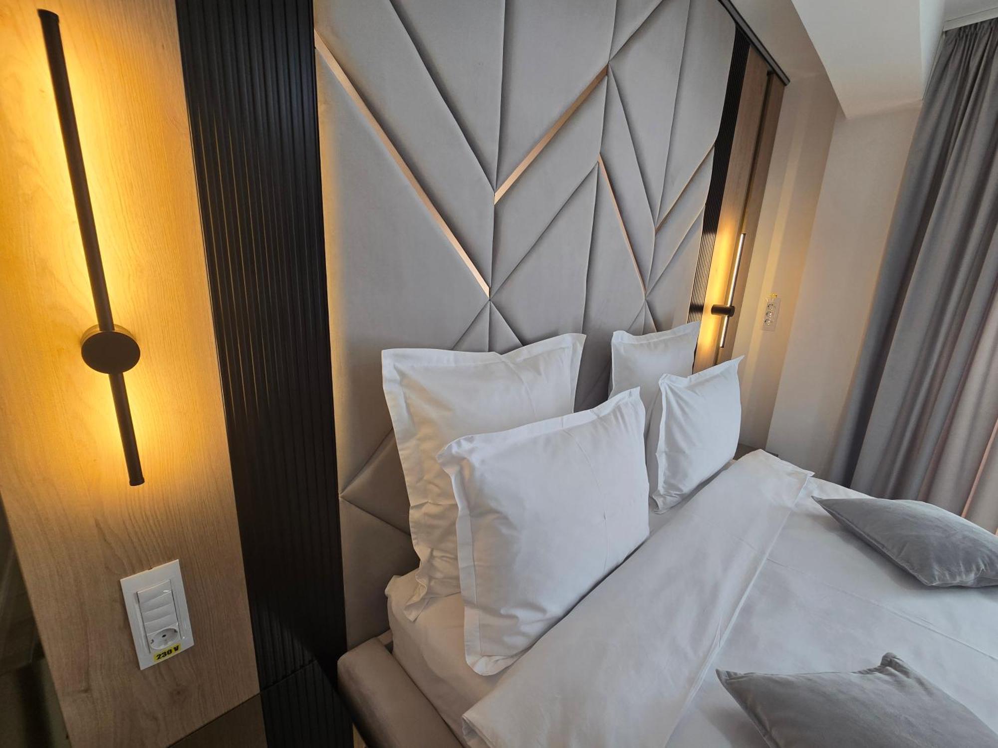 Monarc Boutique Aparthotel - Self Check-In Visan Esterno foto